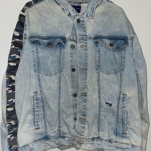 Arizona Jean Company Light Blue Denim Jacket with Blue Camo Trim